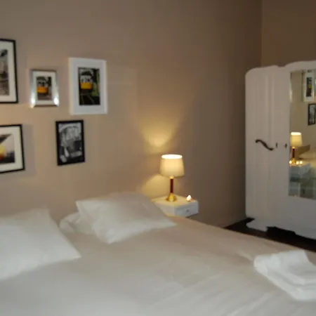 Jo's Place 3* Lisbon
